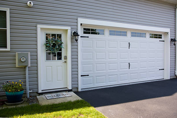 24/7 Emergency Garage Door Panel Replacement experts in Lakemore, OH